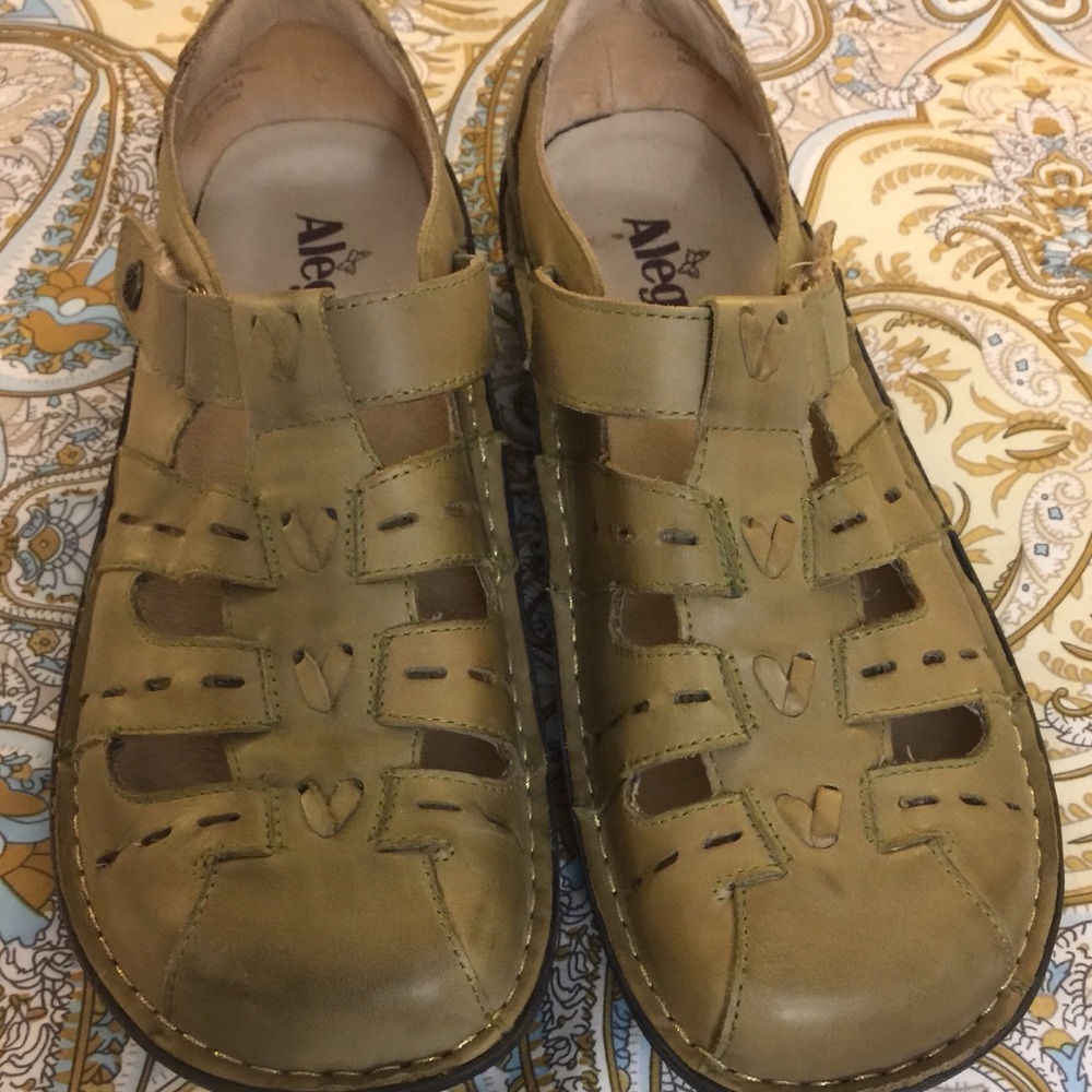Alegria 40 Olive Green Closed Toe Sandal